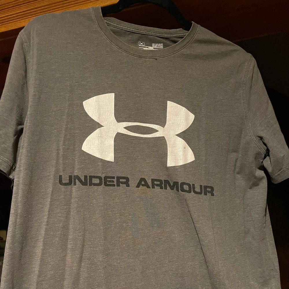 🐝Mens under armour T-shirt
